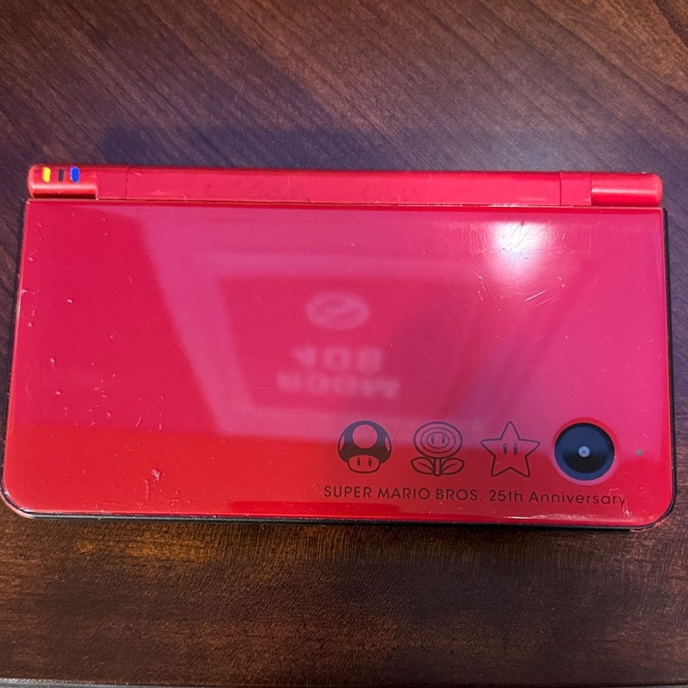 Nintendo DSi XL Red - Super Mario Bros. Edition
